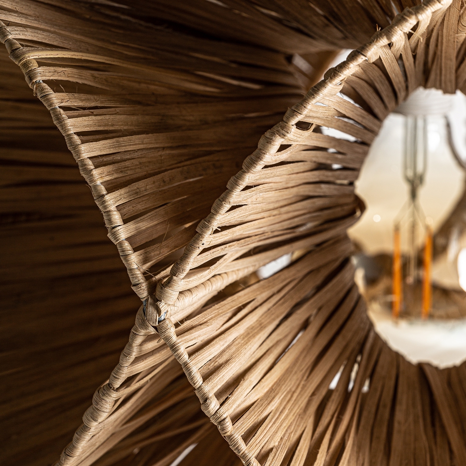 Lámpara de techo en ratán de estilo contemporáneo - Imagen 3